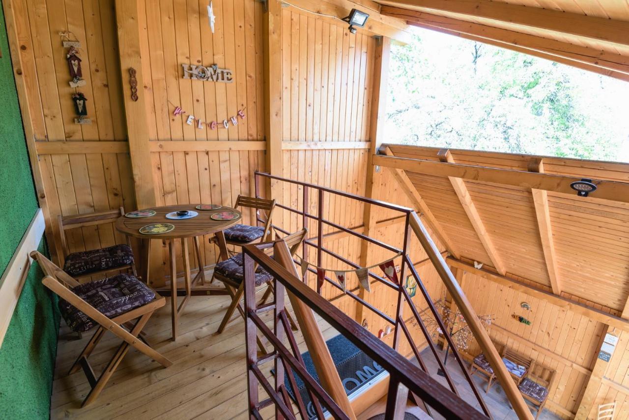 Wooden Attic Lägenhet Braşov Exteriör bild
