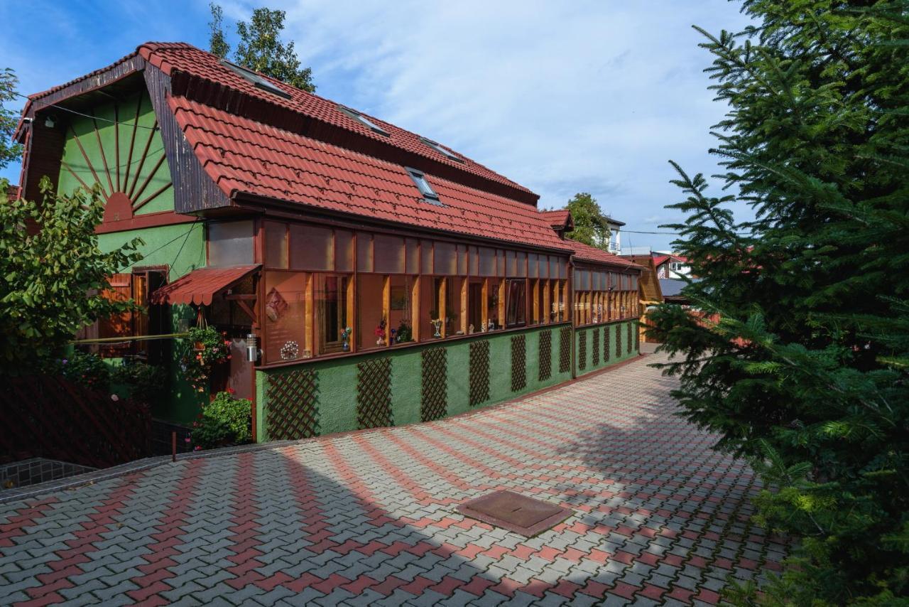 Wooden Attic Lägenhet Braşov Exteriör bild